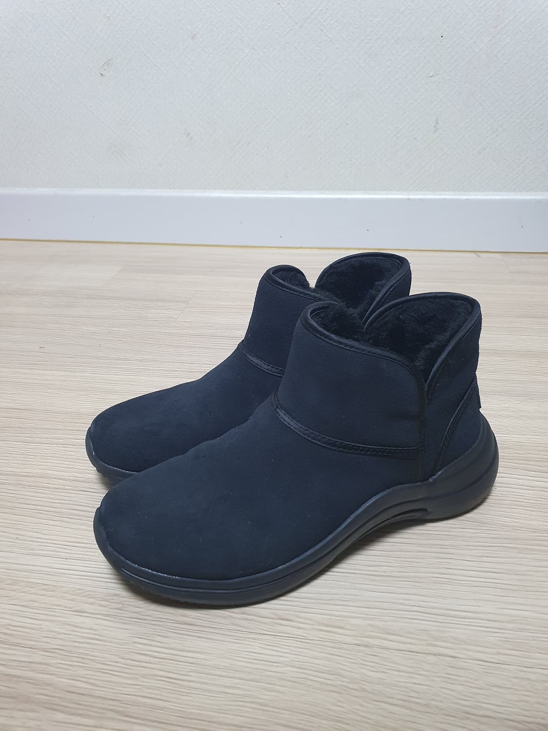 스케쳐스 블랙 털 안감 숏 부츠 240 상품이미지5