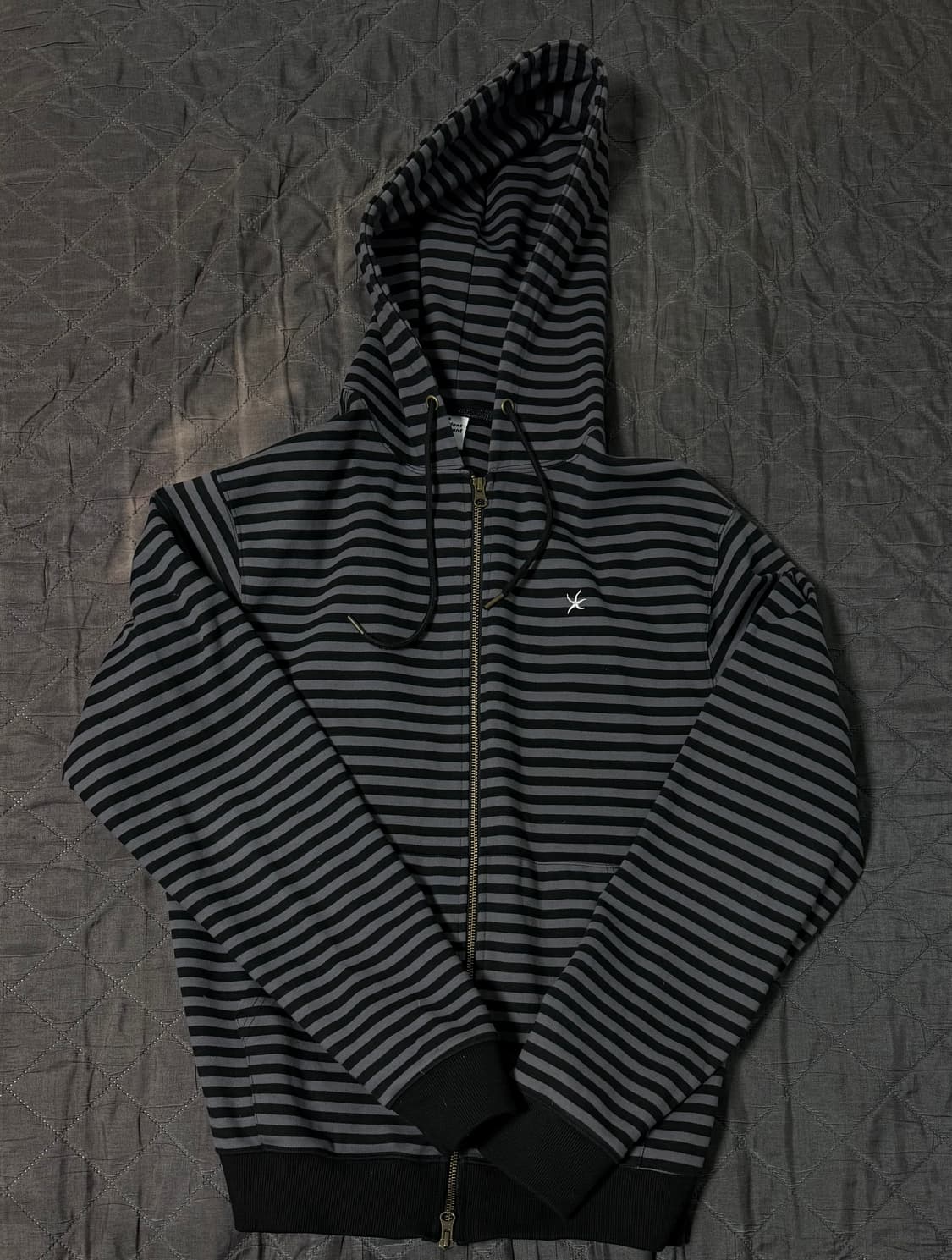 더콜디스트모먼트 후드집업 상품이미지1