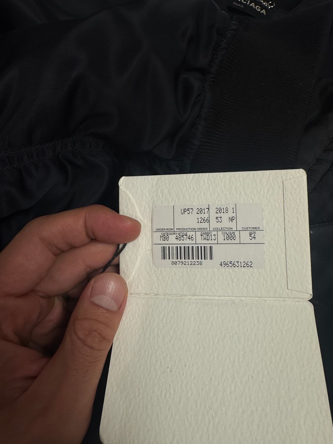 [54] 발렌시아가 17시즌 봄버 블랙 (로고X) 상품이미지8