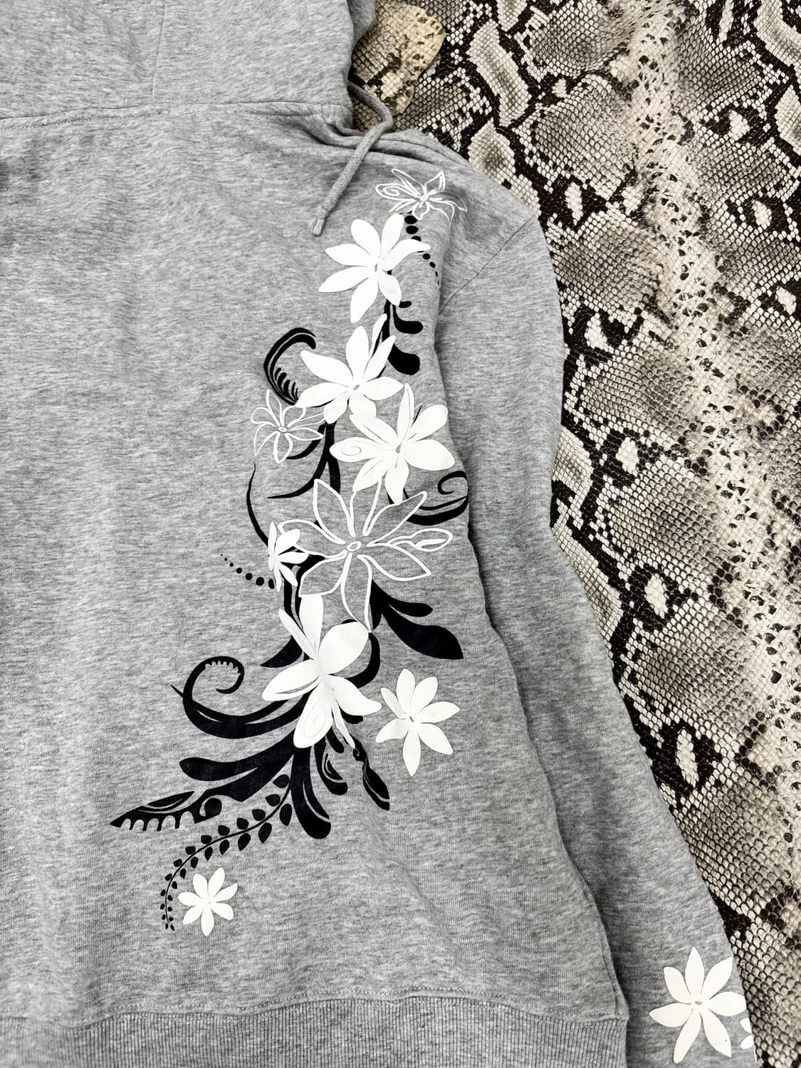 “Vintage” Oriental Print Grey Hooded zip 상품이미지9