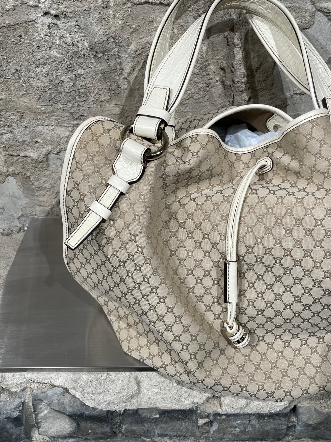 셀린느 라이트 베이지 마카담 호보 토트백 상품이미지5