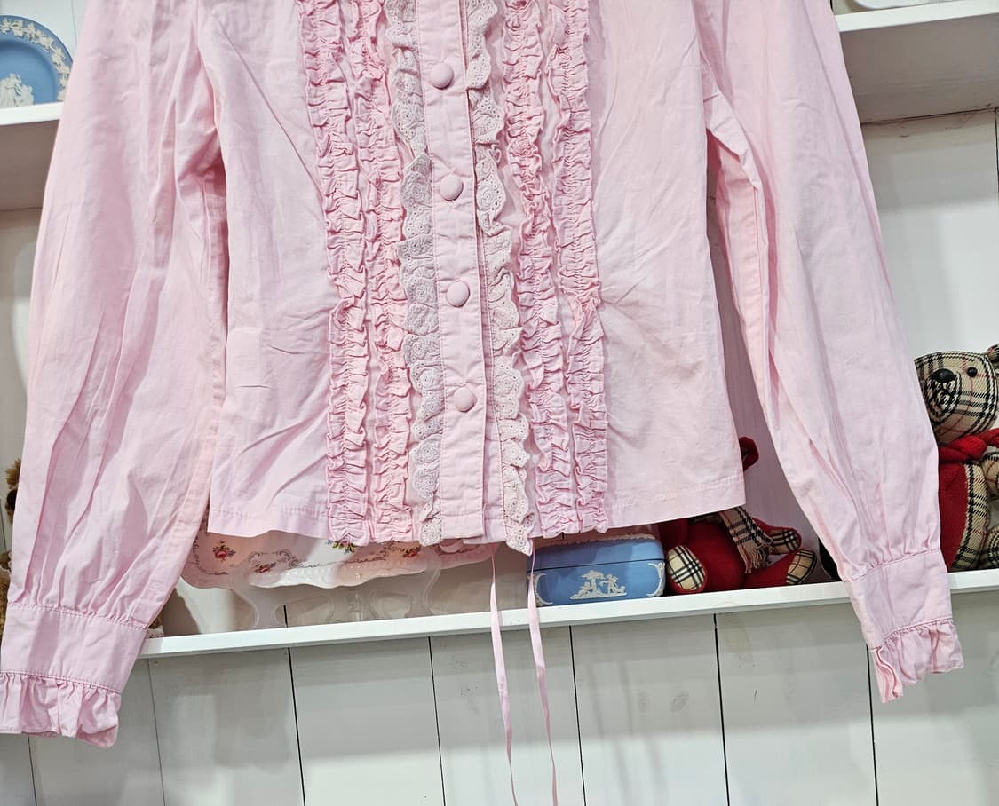 (BODYLINE) 딸기우유 프릴 레이스 블라우스 상품이미지4