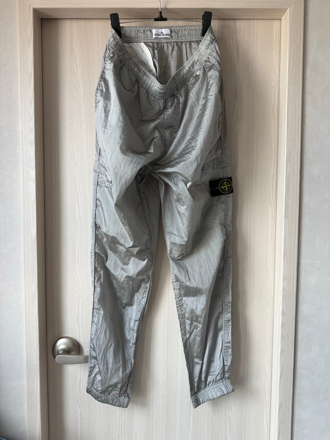 [32] 스톤아일랜드 나일론메탈 가먼트다이 팬츠 아이스 상품이미지1