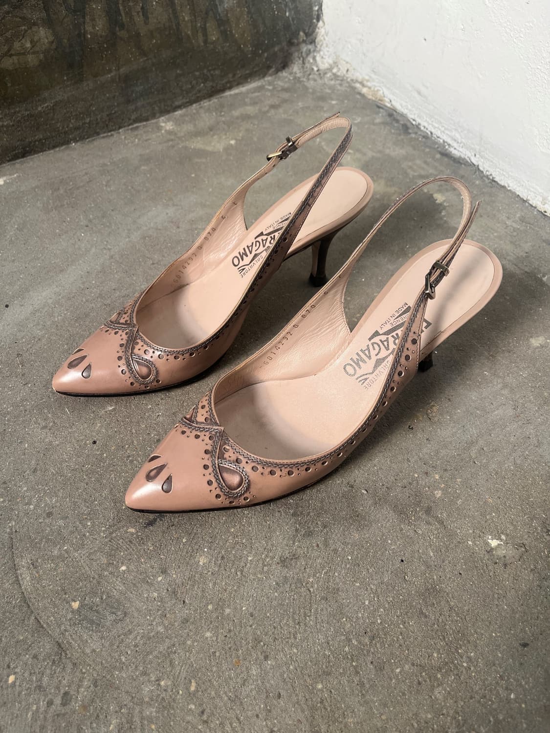 Salvatore Ferragamo 윙팁 스틸레토 힐  상품이미지2