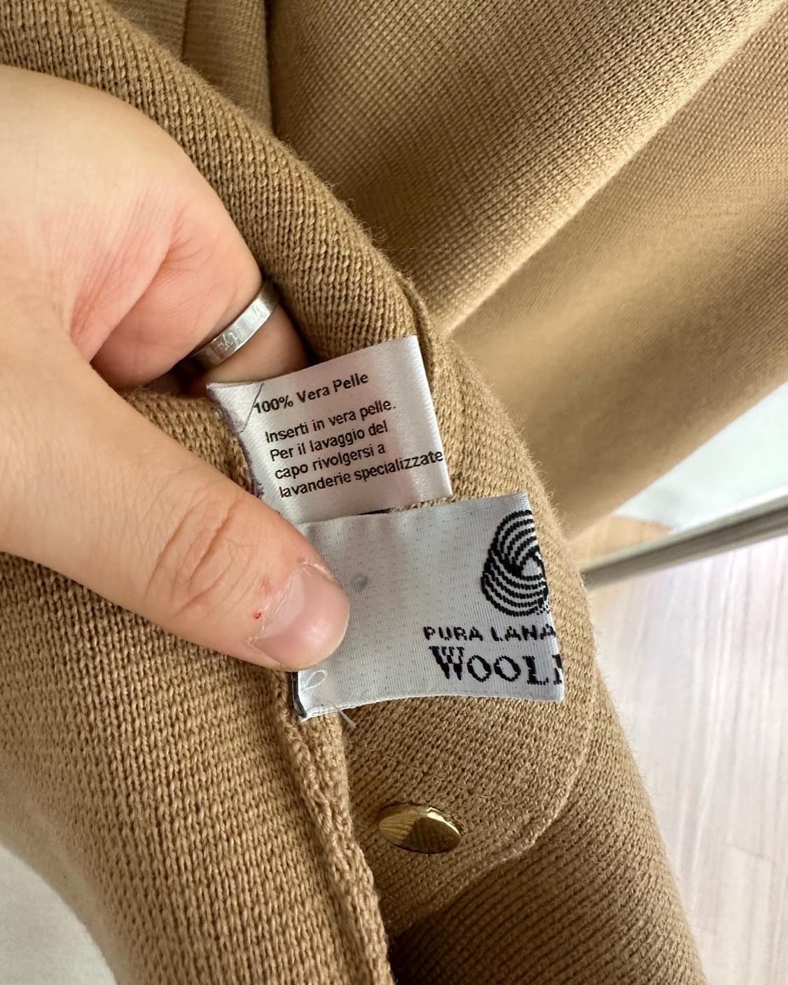 루이사 스파크놀리 베이지 골드버튼 집업 상품이미지9