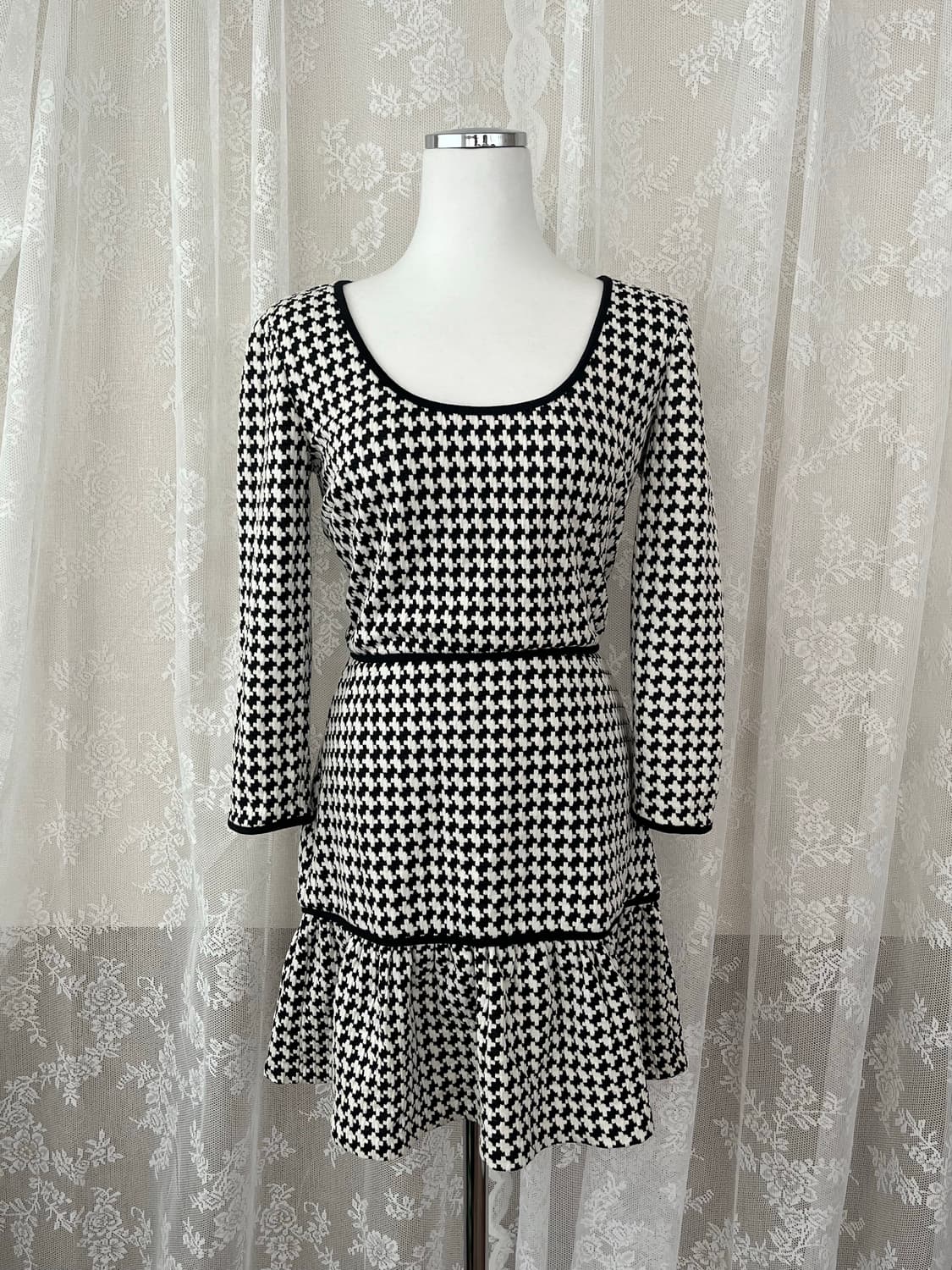 XS) 한섬 쥬시꾸뛰르 체크 미니 원피스 상품이미지1