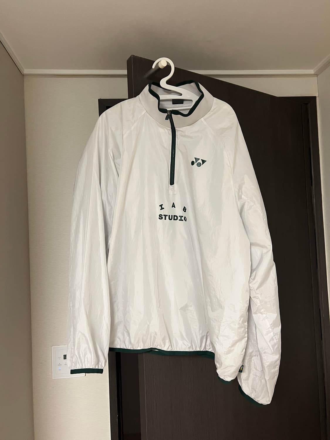 아이앱스튜디오 요넥스 우븐 풀오버 상품이미지1