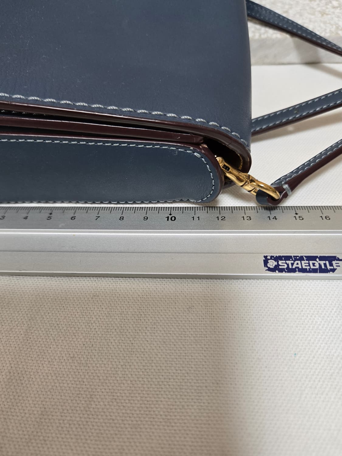 코치 블루 레더 크로스백 상품이미지10