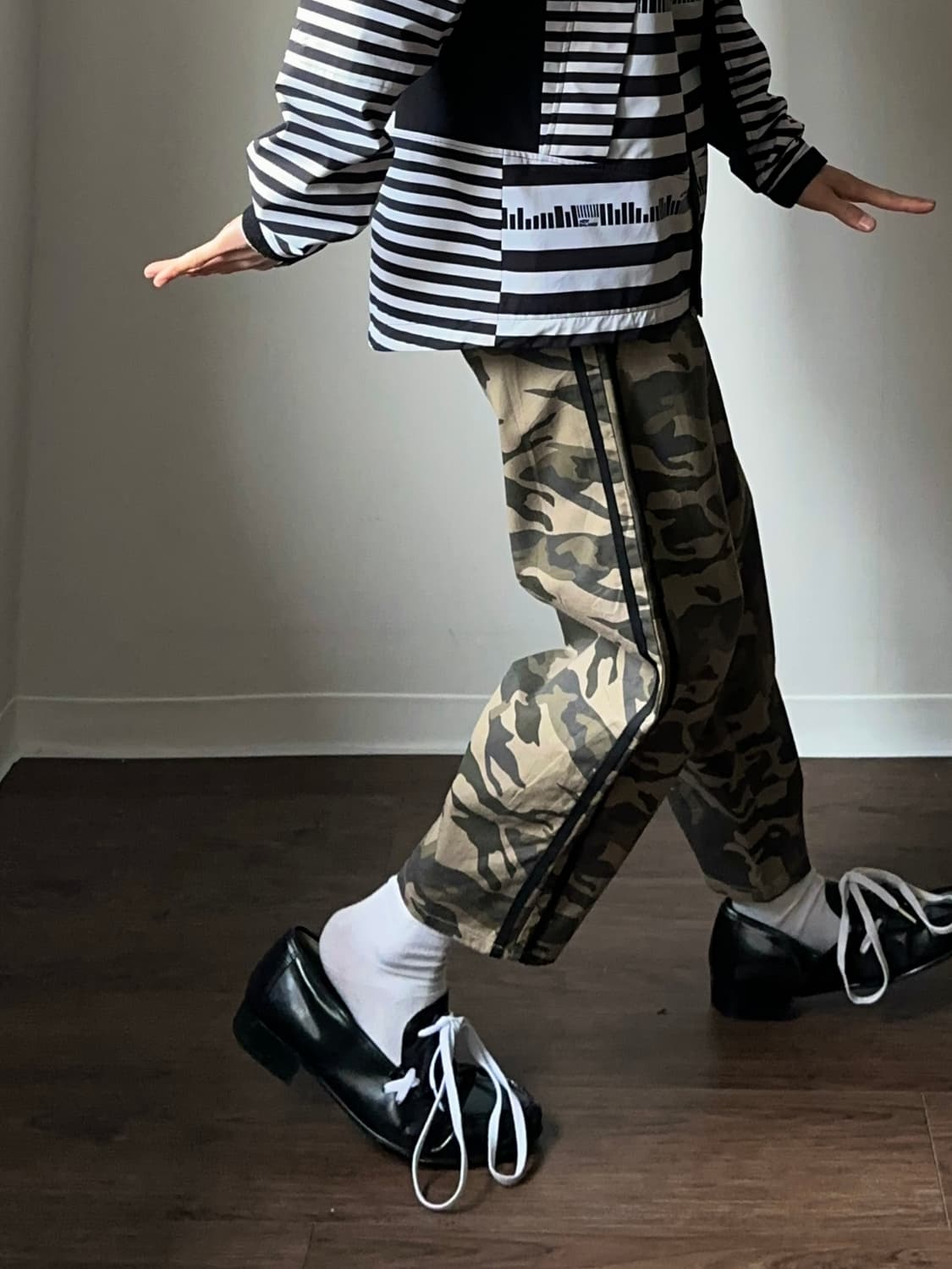 Chip Clip 크롭 카모플라쥬 트랙 팬츠 상품이미지1