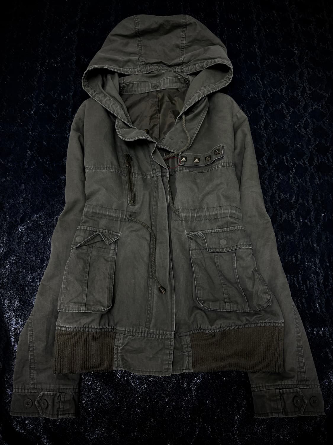 Over-Hoodie Grunge Mood Studded Jacket 상품이미지4