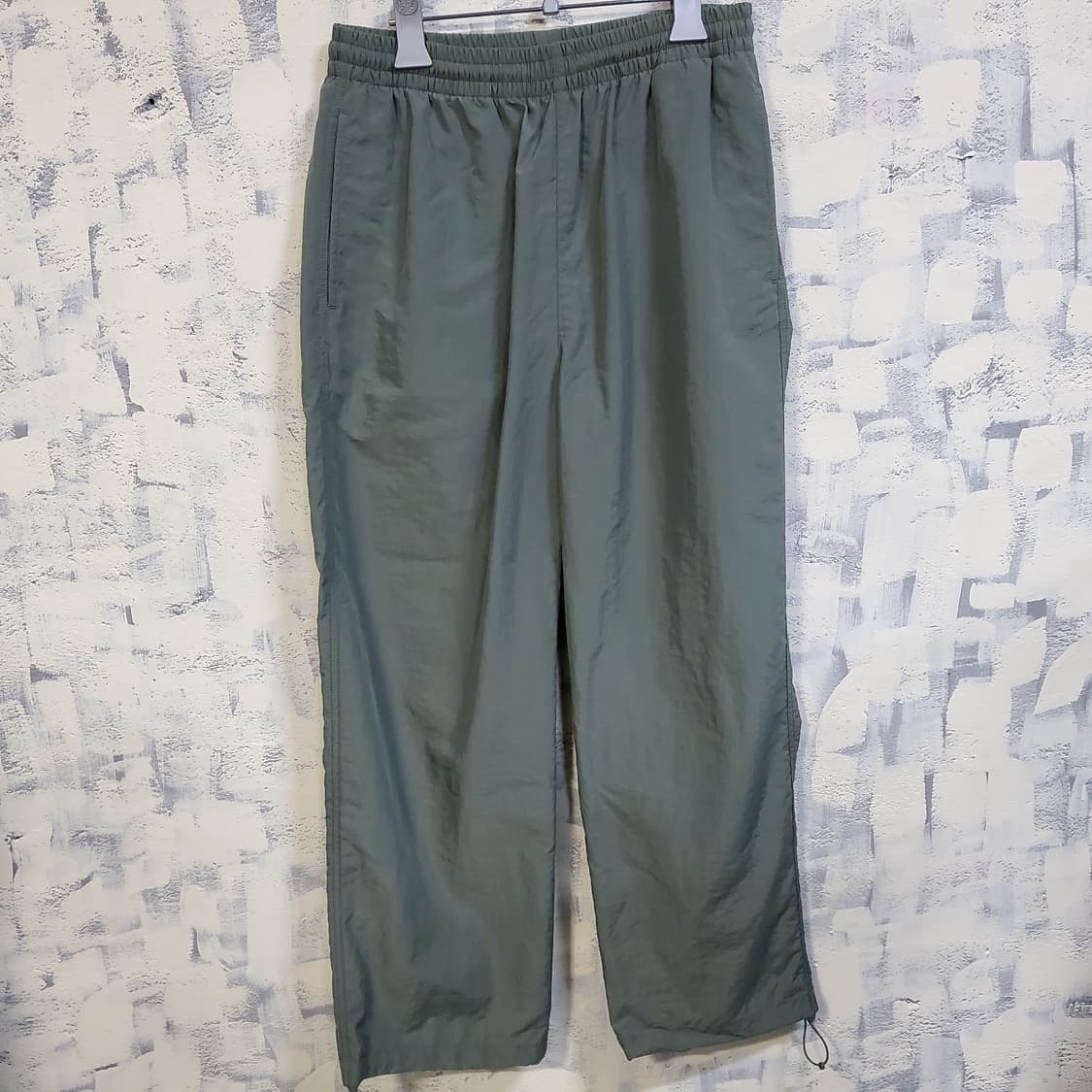 무신사스탠다드 카키 밴딩 트레이닝 우븐 팬츠  상품이미지1