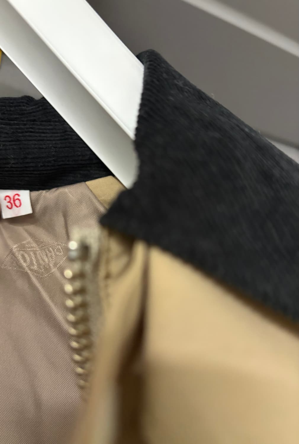 단톤 숏 자켓 36사이즈 판매합니다. 상품이미지4