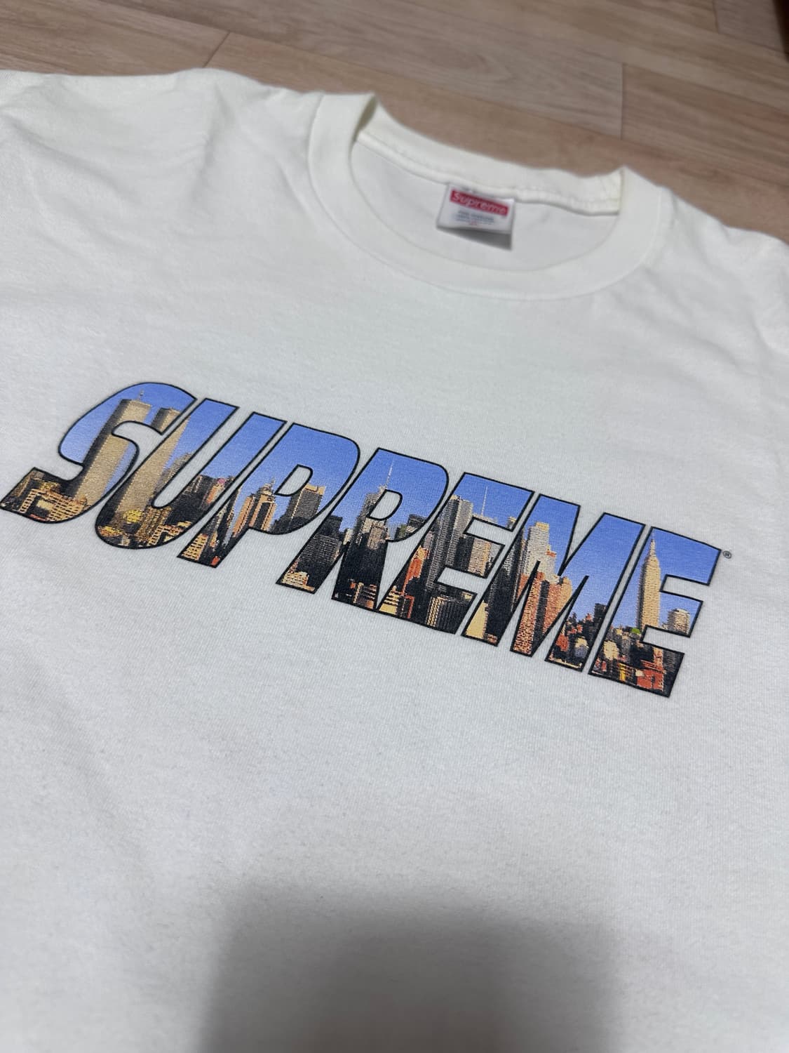 [L]슈프림 고담 반팔 티셔츠 화이트 상품이미지3