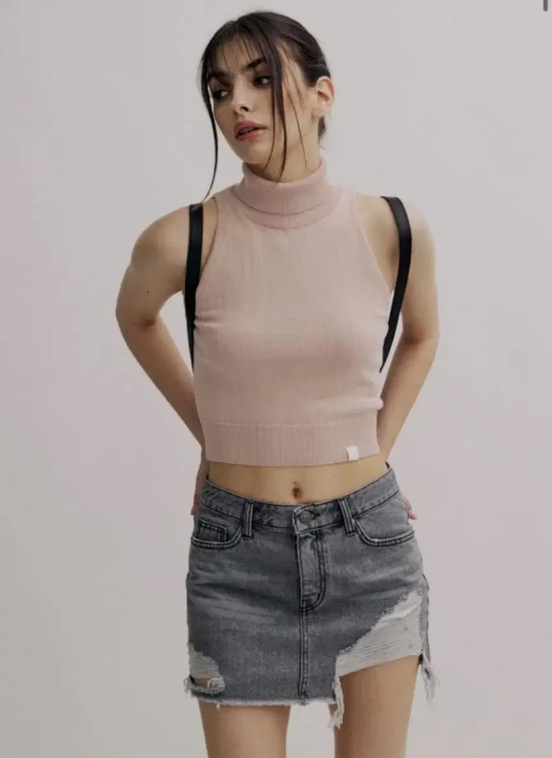 쓰리타임즈 터틀넥 백리스 탑 상품이미지1