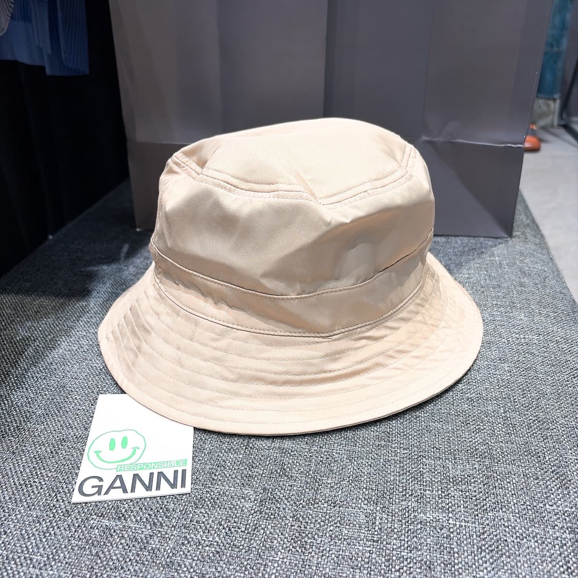 (정품/새상품) GANNI 가니 여성 베이지 로고 패치 버킷햇 상품이미지2