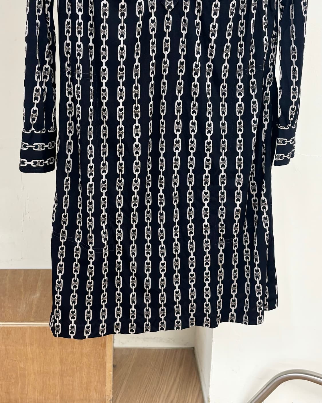 셀린느 체인 패턴 롱 슬리브 원피스 상품이미지5