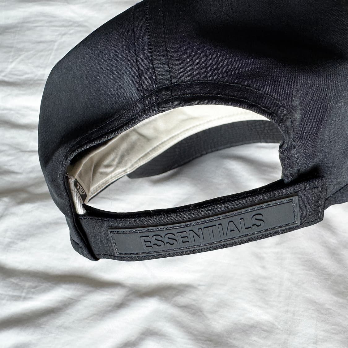 [OS] 에센셜 x 뉴에라 레트로 크라운 스트랩백 캡 - 블랙 상품이미지6