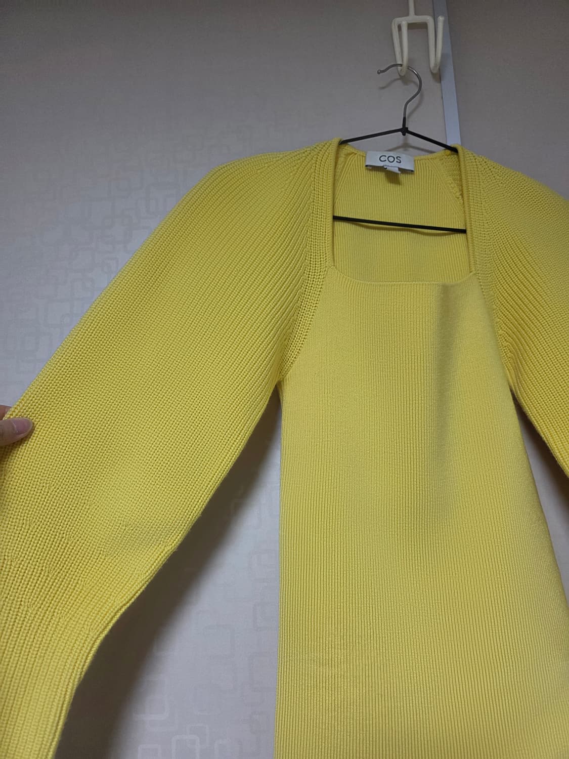COS 옐로우 스퀘어넥 니트 XS (새상품) 상품이미지3