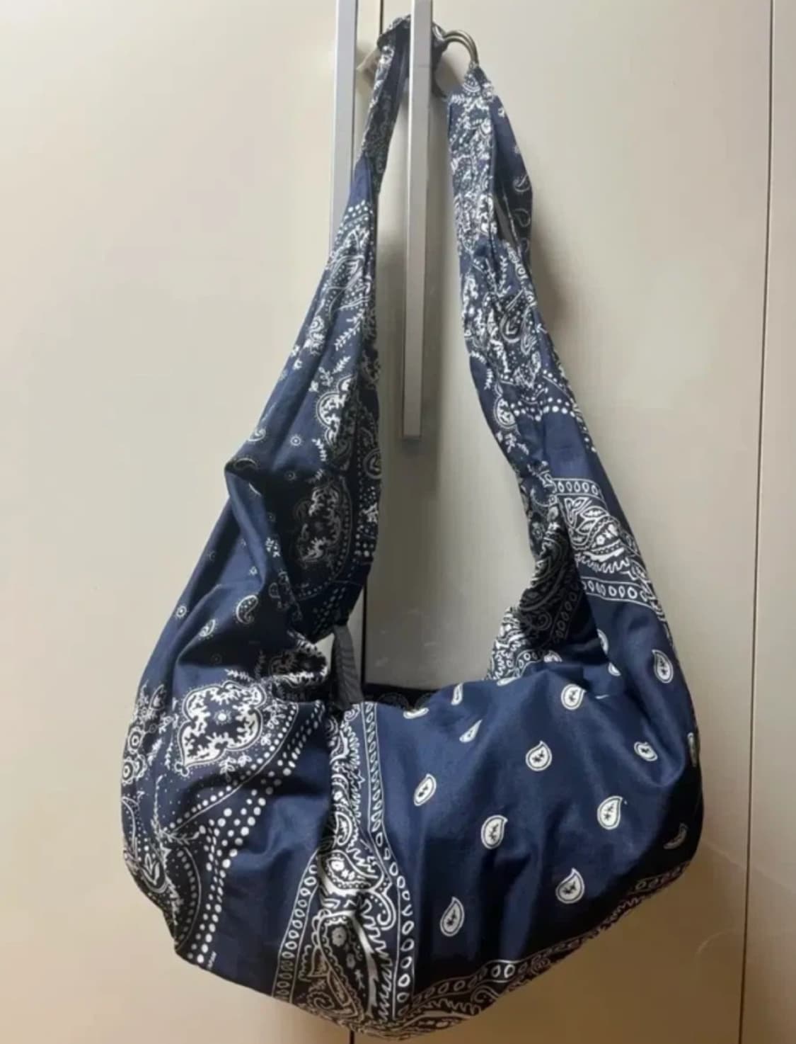 캐피탈 거즈 반다나 호버 백 상품이미지1