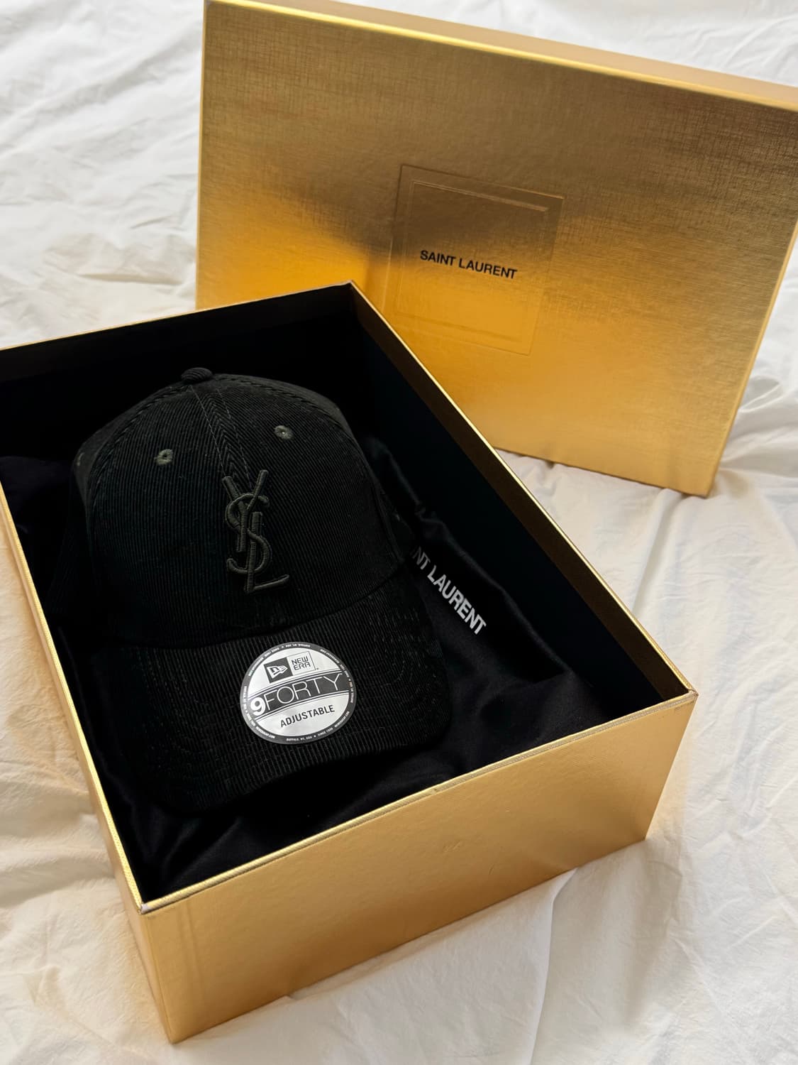 생로랑 x 뉴에라 YSL 모노그앰 캡 코듀로이 다크그린 볼캡 상품이미지4