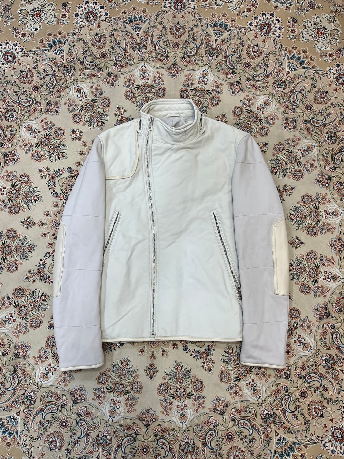 솔리드옴므 우영미 사선 하이넥 레더패치 자켓 상품이미지1