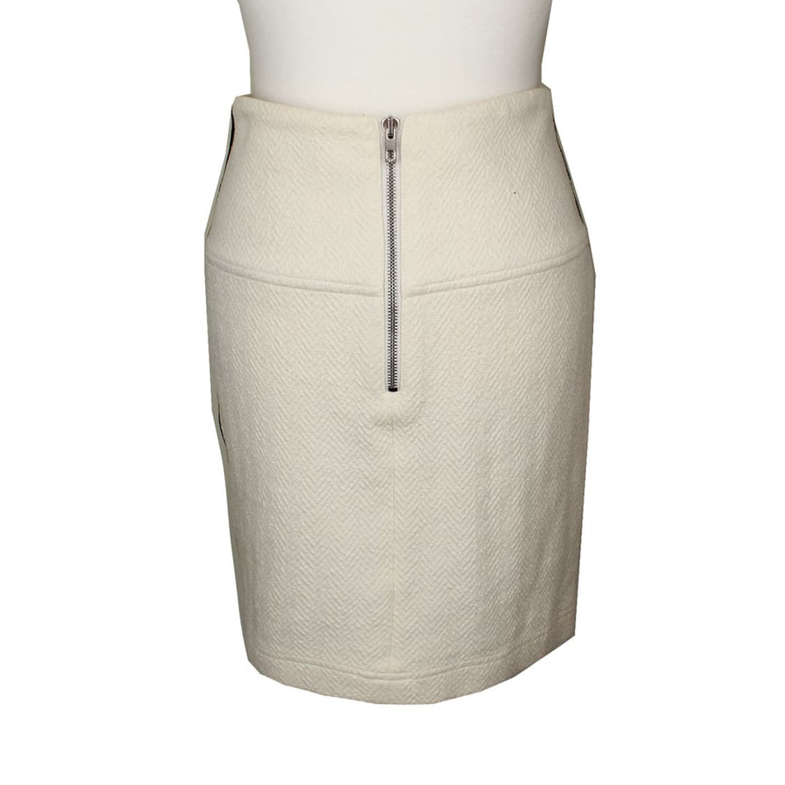 이로 아이보리 자카드 블랙띠 미니스커트 55

중고등급 중고등급 안내 팝 상품이미지3