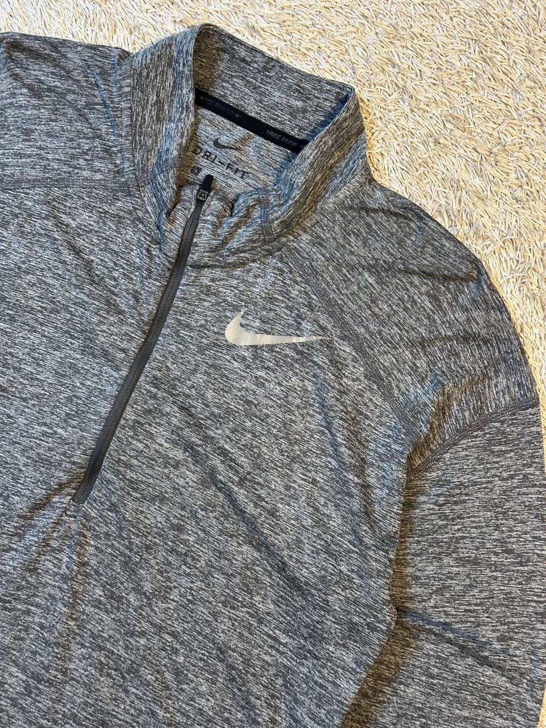 나이키 NIKE 드라이핏 스우시 기능성 반집업 긴팔 티셔츠 그레이 상품이미지2