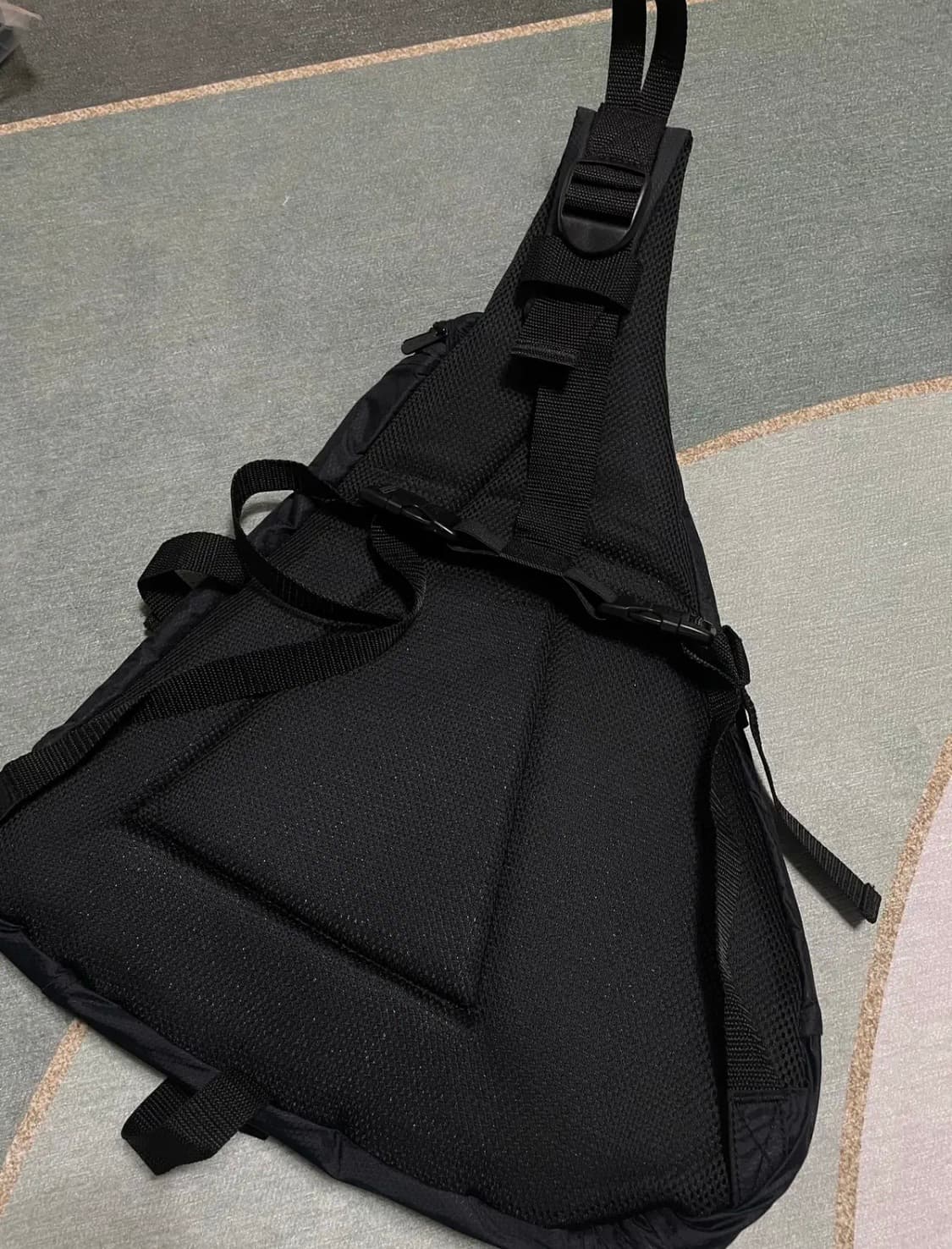 [F] 위캔더스 J SLING BAG BLACK 슬링백 상품이미지2