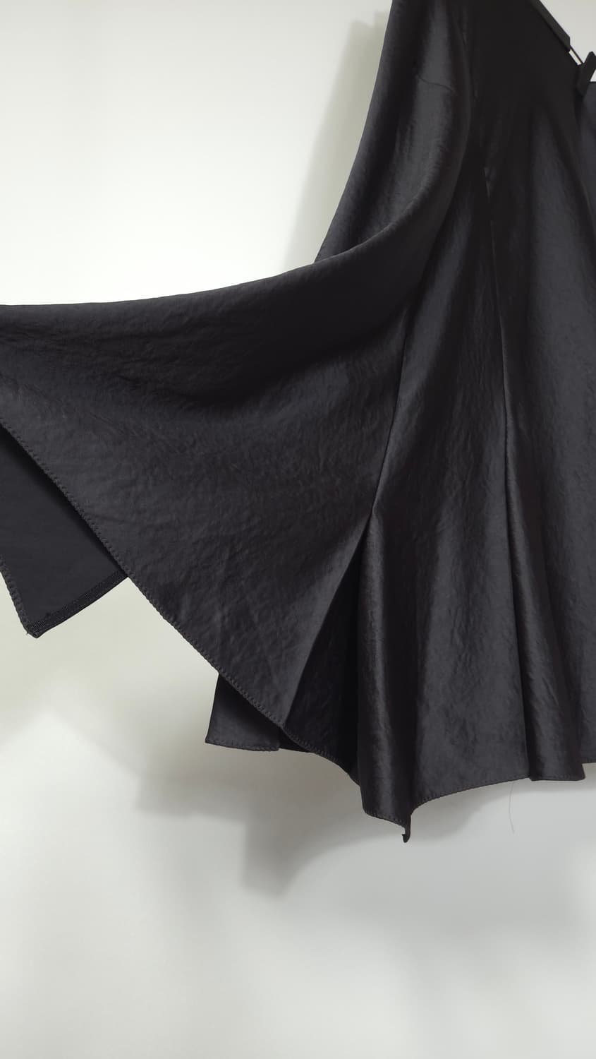 한섬 시스템 실키 텍스처 언밸런스 플레어 스커트 67-98 상품이미지10