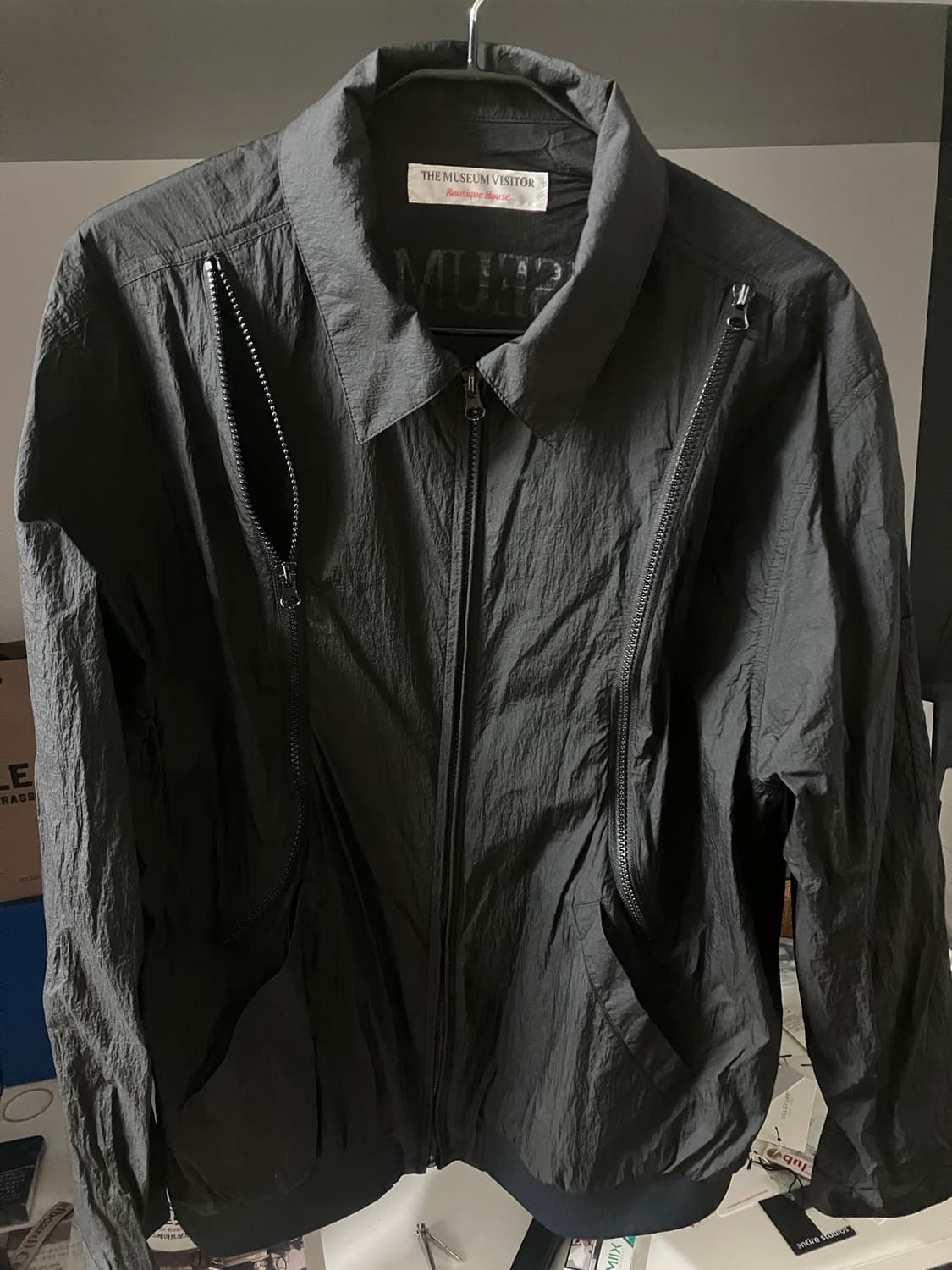 더뮤지엄비지터 자켓 상품이미지1