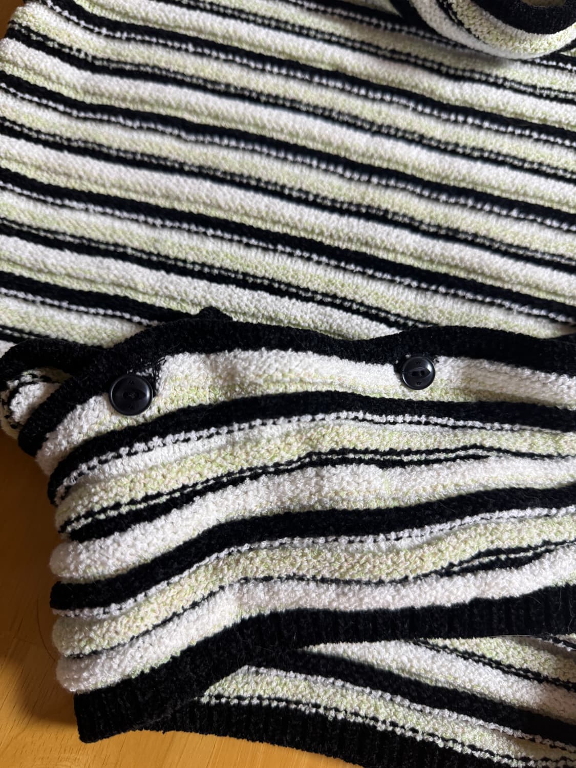 오픈와이와이 EMBOSSED STRIPE COWL TOP 상품이미지7