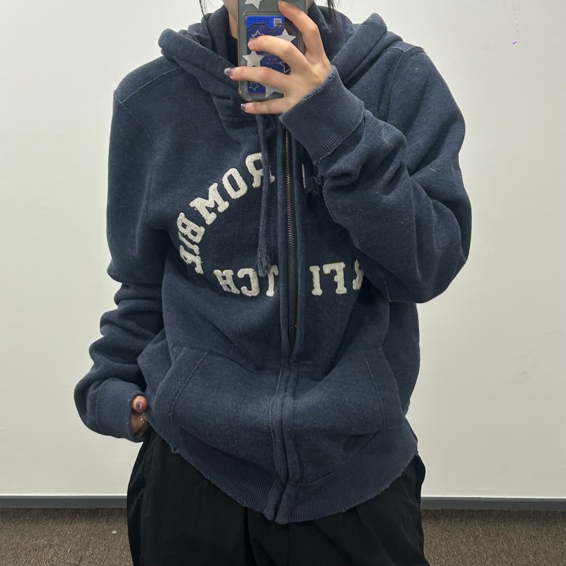 Abercrombie 아베크롬비 화이트 스펠아웃 로고 네이비 후드집업   상품이미지2