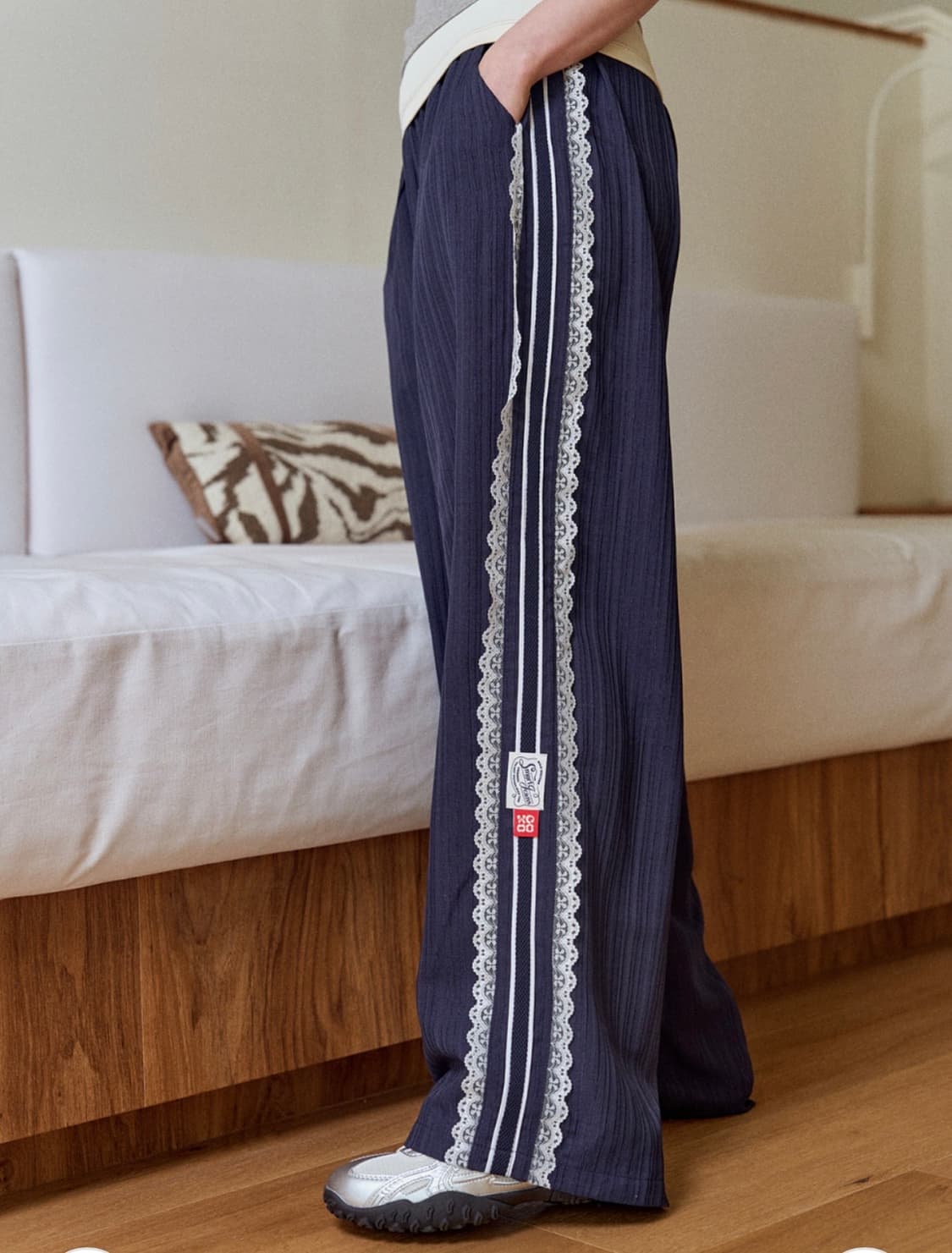 코코모코 글로시 레이스 트랙팬츠 네이비 상품이미지1