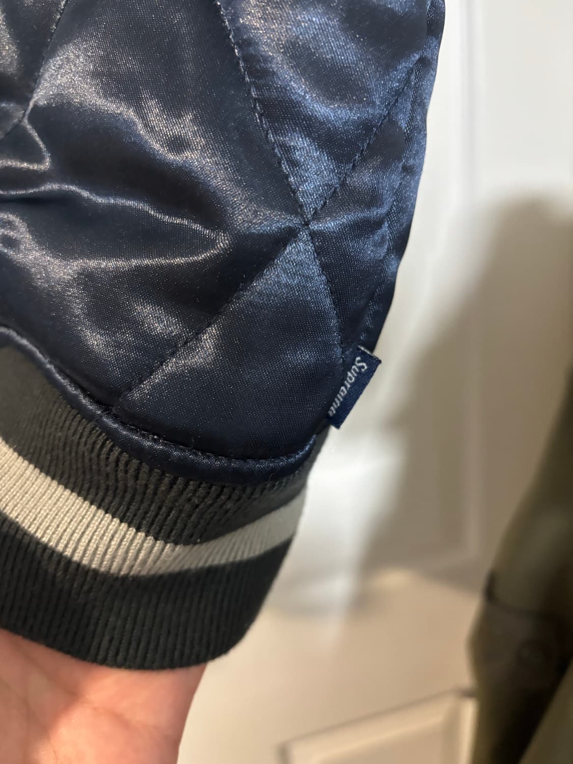 [M] 슈프림 사틴 퀼티드 봄버 자켓 13fw 상품이미지6