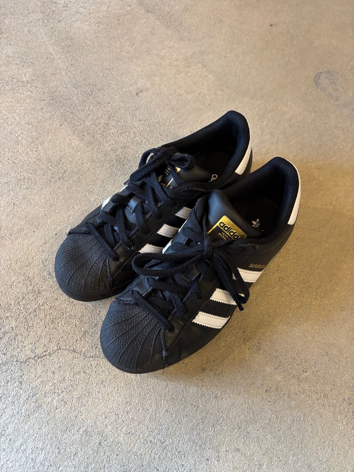 아디다스 슈퍼스타 블랙 흰색 삼선 스니커즈 상품이미지1