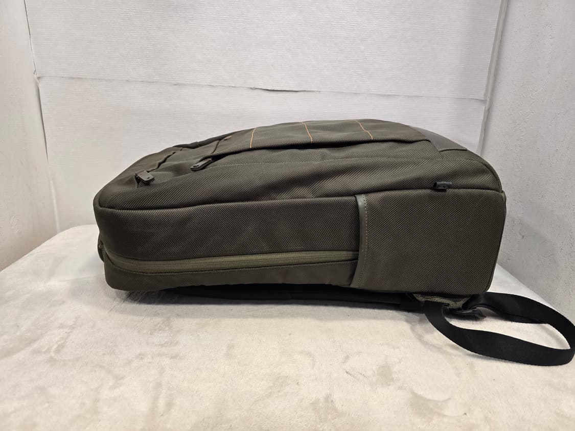 네파 카키색 백팩 상품이미지4