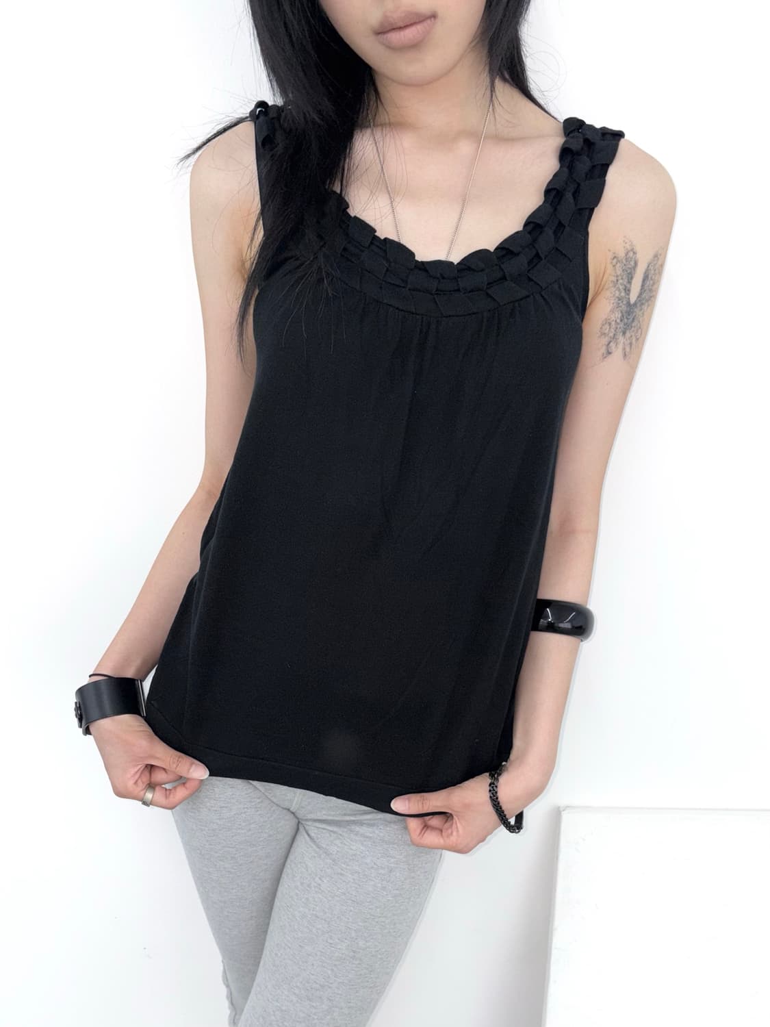 Braided Weave Neckline Black Tank Top 상품이미지3