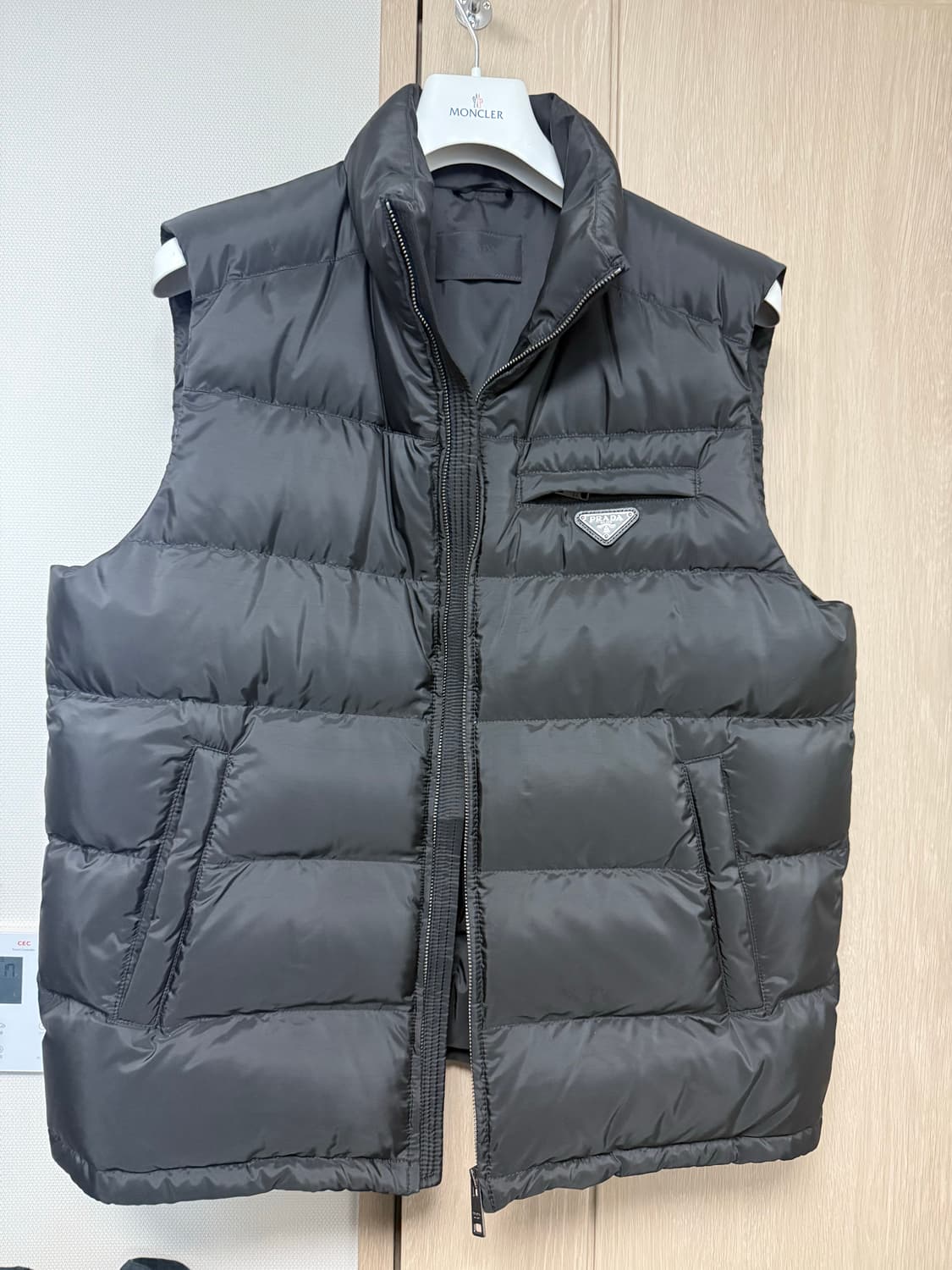 프라다 패딩조끼 sgj191 56 상품이미지1