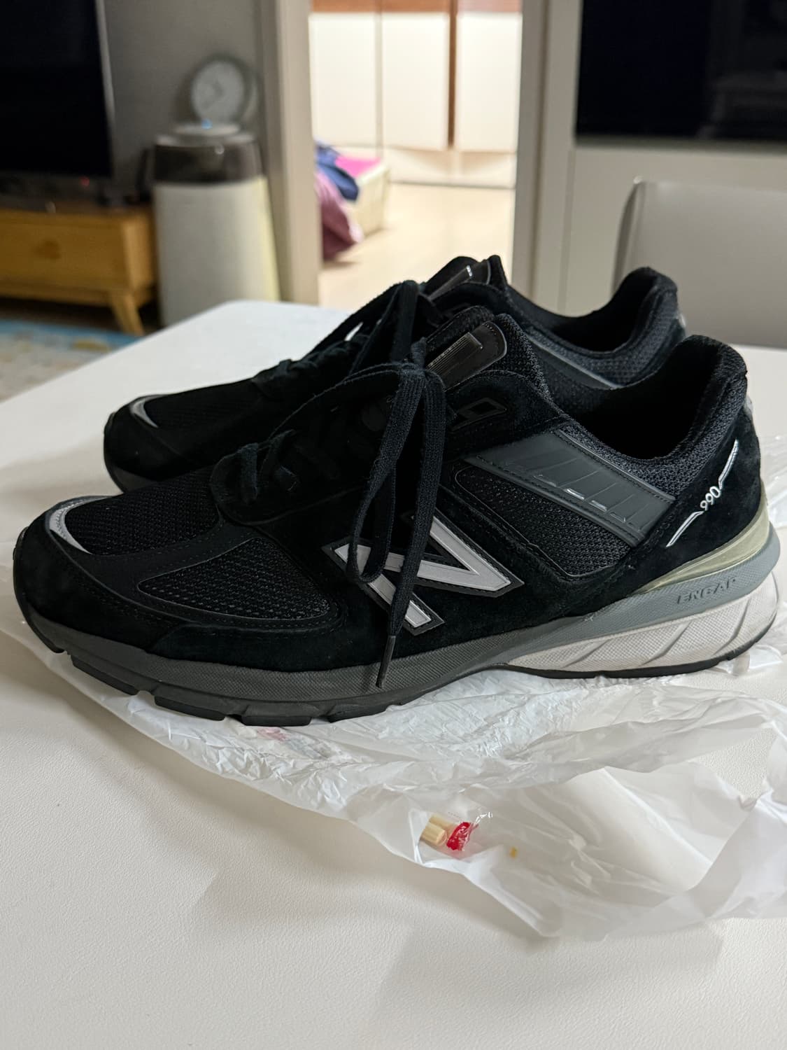 뉴발란스 990v5 블랙 275 상품이미지3