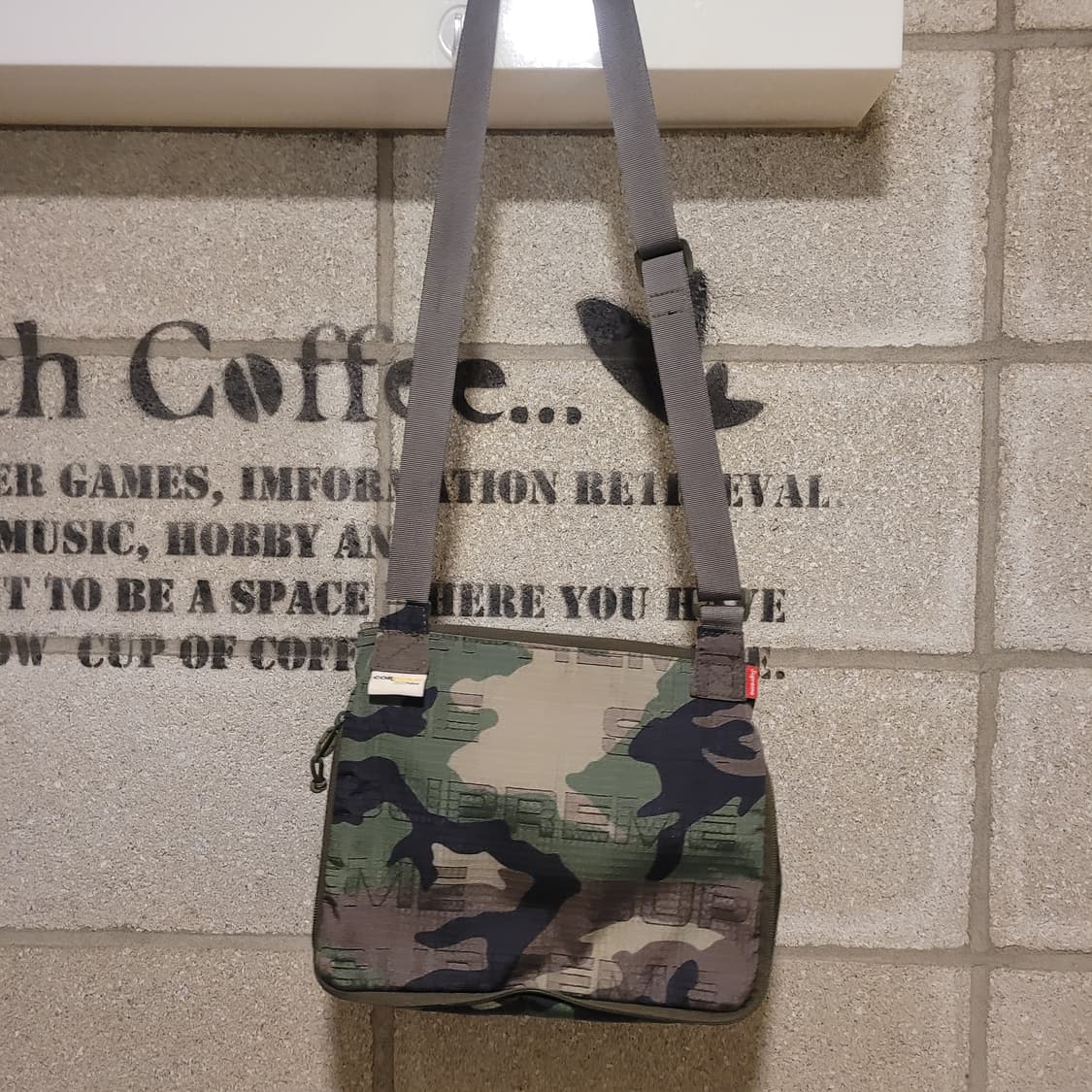 슈프림 카모 사이드백 상품이미지2