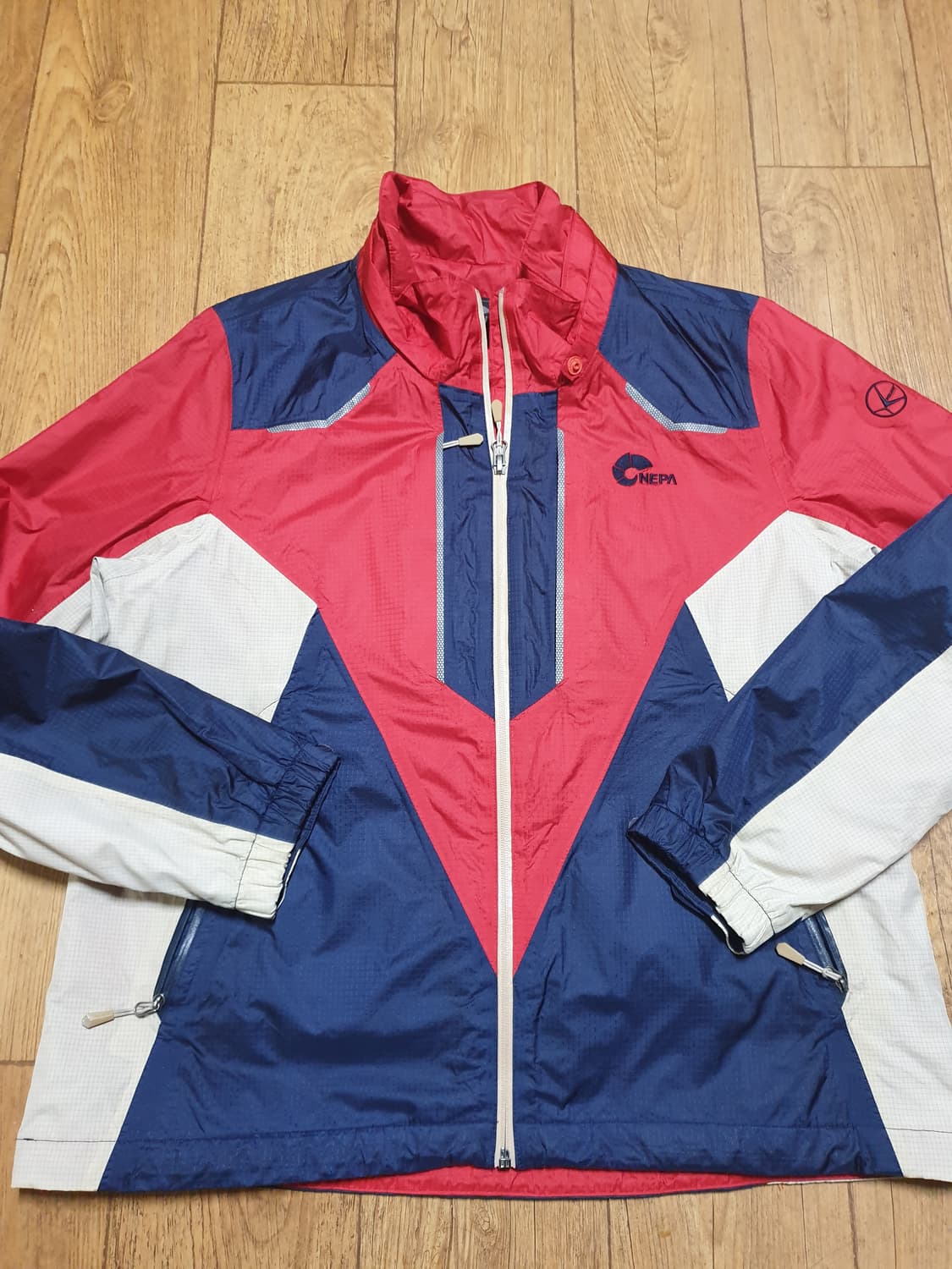 1097 네파 아웃도어 바람막이 105 사이즈입니다 상품이미지2
