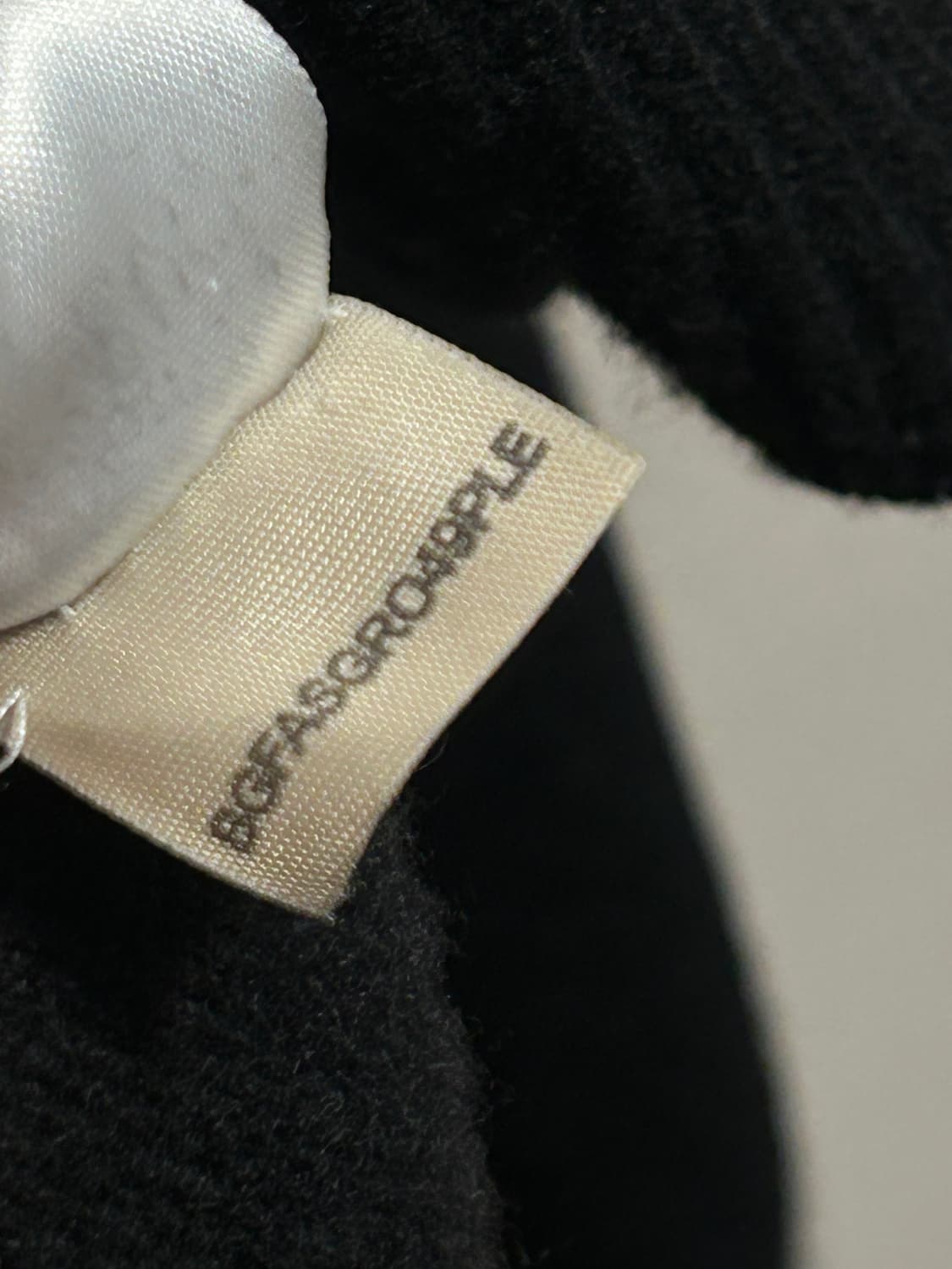 버버리 메리노 울 로고 니트 스웨터 상품이미지10