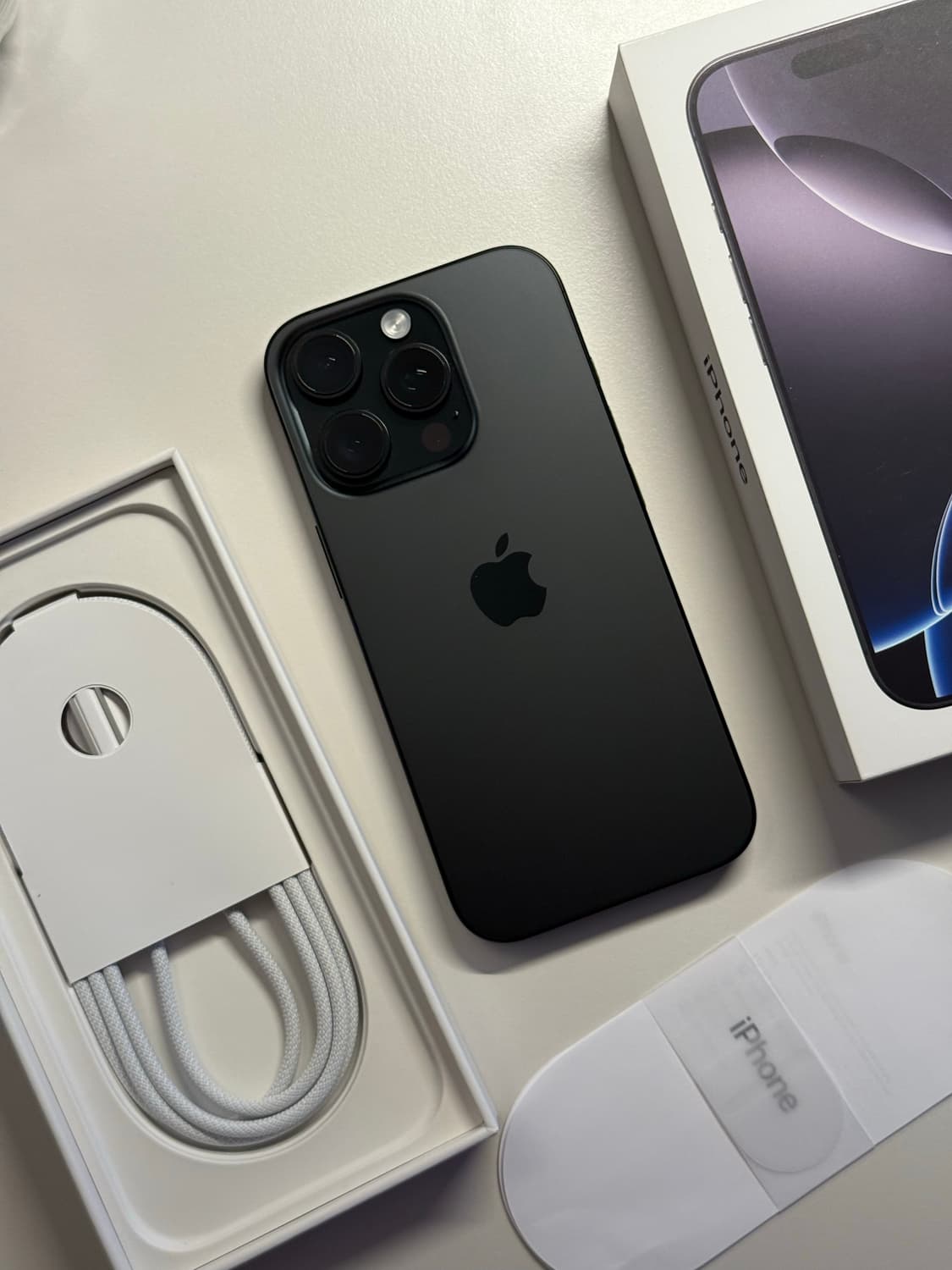 아이폰 16프로 256GB 블랙티타늄 판매합니다 상품이미지1
