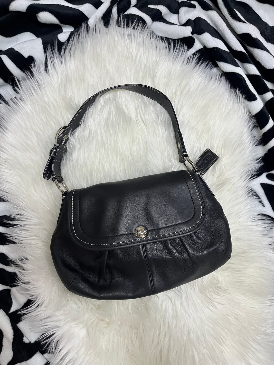 vintage coach black leather shoulder bag 상품이미지1