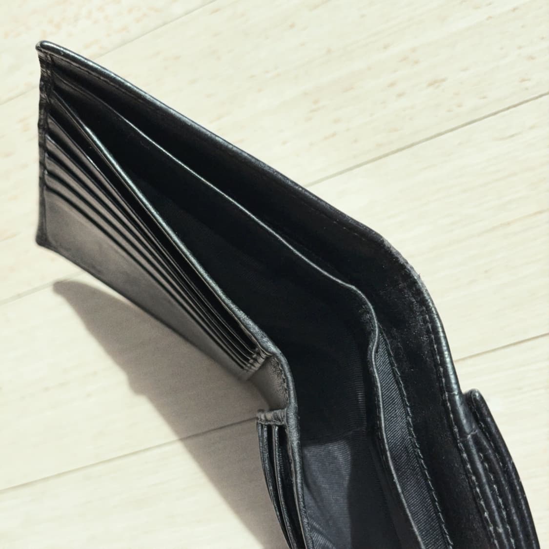 입생로랑 빈티지 블랙 에나멜 반지갑 상품이미지4