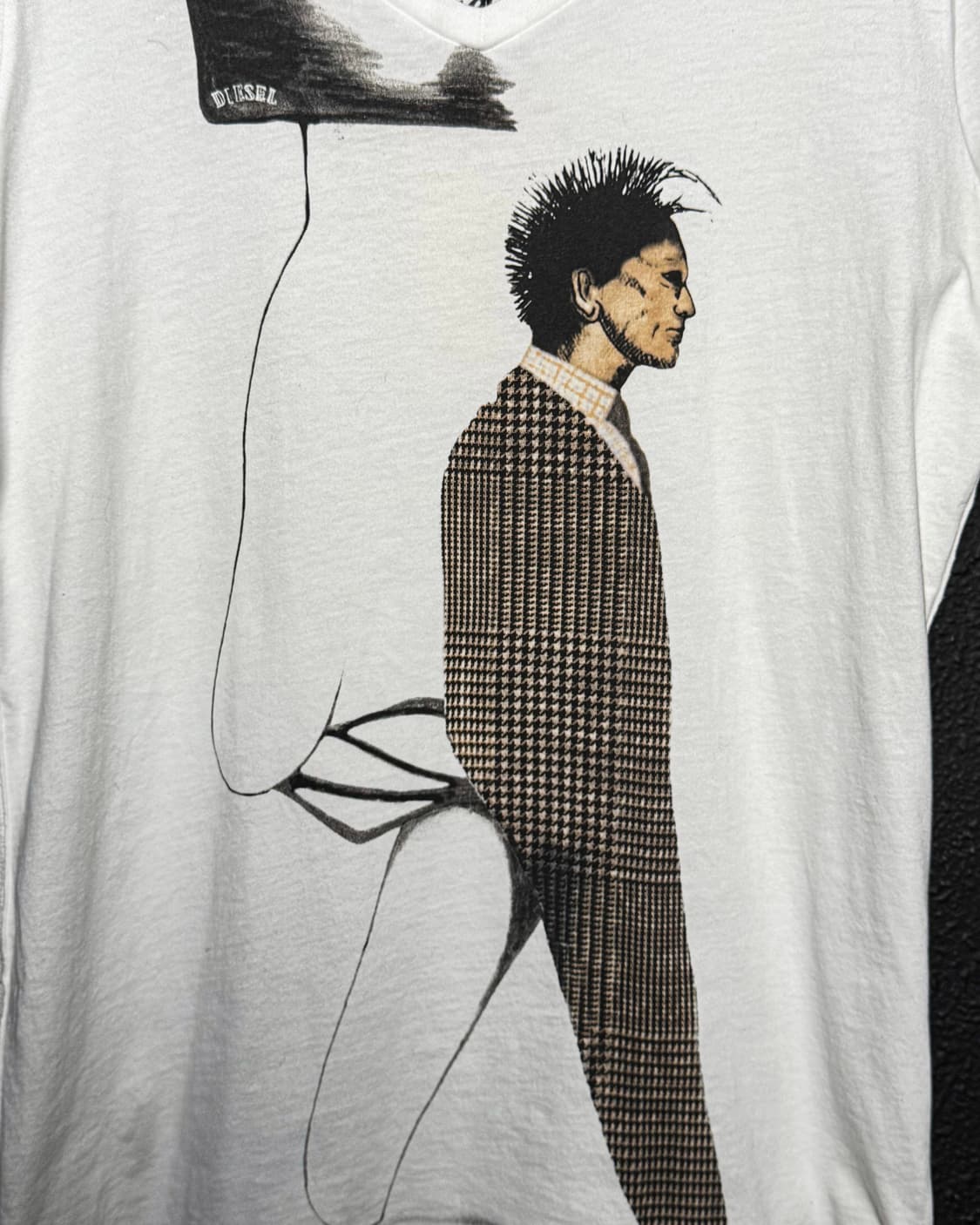 DIESEL Gold – Graphic V-Neck T-Shirt  상품이미지8