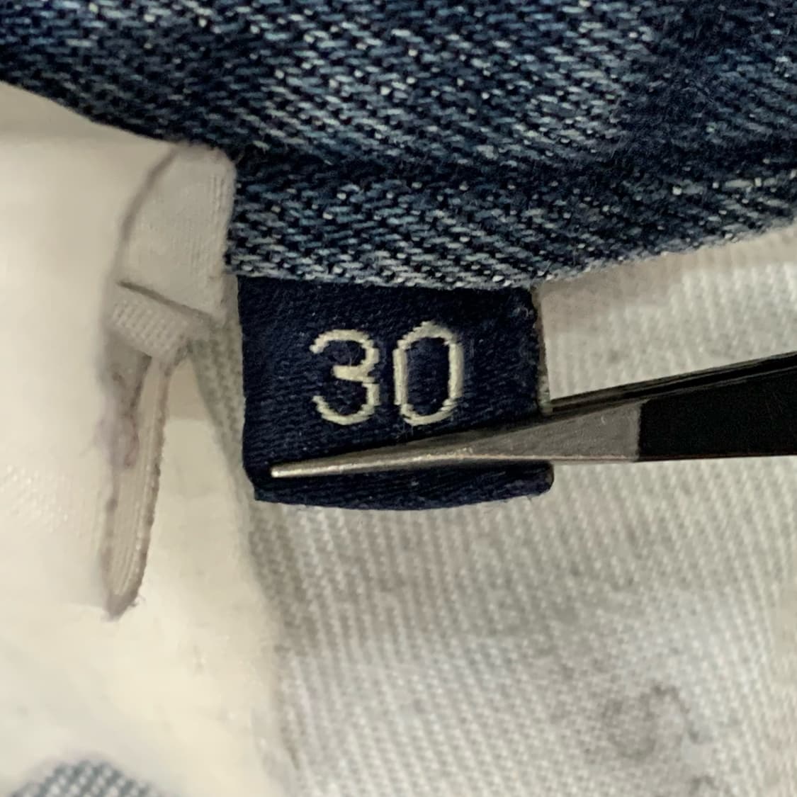 [표기 30, 실측 33] 게스 스트레이트핏 디스트레스드 데님팬츠 상품이미지5