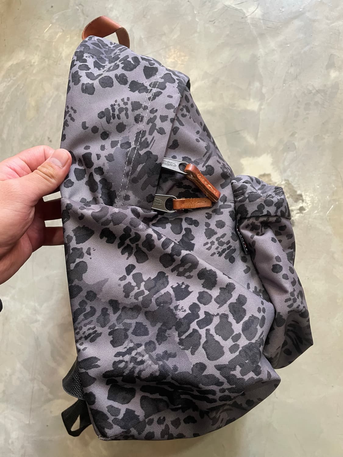 이스트팩 레오파드 백팩 상품이미지4