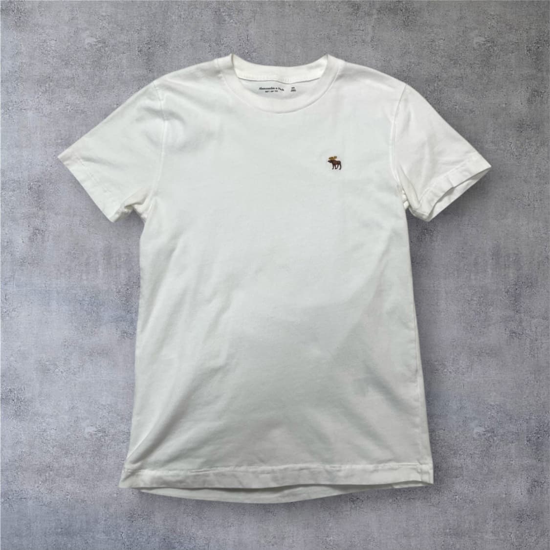 아베크롬비 화이트 시그니처 무스 로고 반팔 티셔츠 XS 상품이미지1