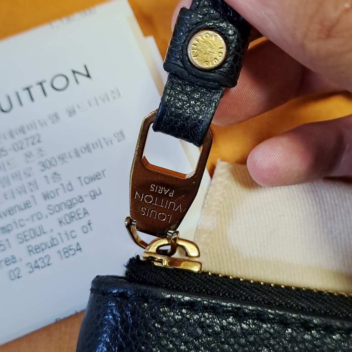 [정품/영수증풀세트] 루이비통 모노그램 앙프렝뜨 블랙 클러치 상품이미지7